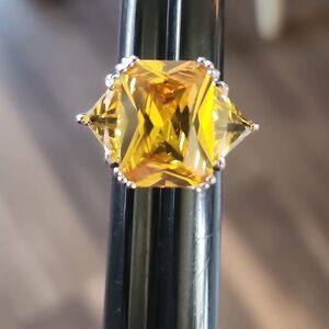 Radiant Yellow Three-Stone Cocktail Ring for Women Sz6 Chunky Sterling Silver